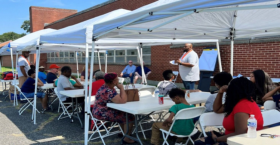 CVPDC planner Jefrado Granger addresses Mosley Heights residents.